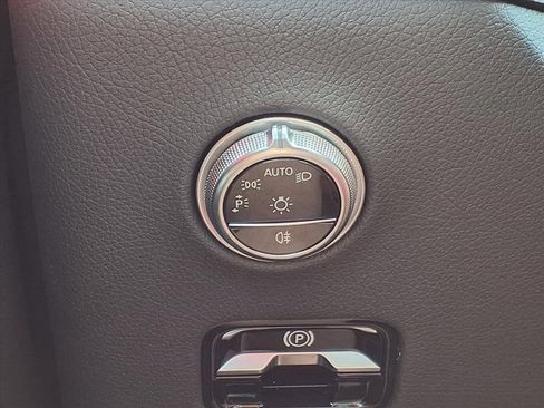 Used 2025 Mercedes-Benz GLC 43 AMG 4MATIC image 17