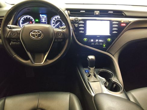 Used 2020 Toyota Camry SE w/ Convenience Package FWD image 22