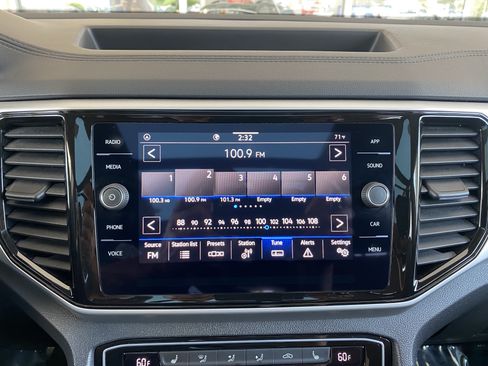 Certified 2023 Volkswagen Atlas SE w/ Panoramic Sunroof Package FWD image 3