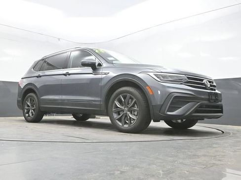 Used 2023 Volkswagen Tiguan SE AWD/4WD image 28