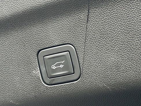 Certified 2026 Chevrolet Suburban High Country AWD/4WD image 12