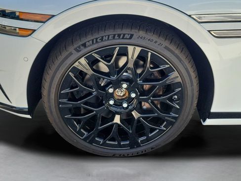 Used 2025 Genesis G90 3.5T AWD/4WD image 12