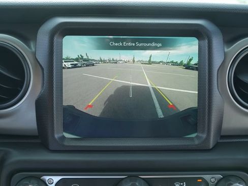 Used 2021 Jeep Gladiator Sport AWD/4WD image 26