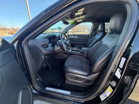 Used 2025 Ford Explorer ST-Line w/ ST-Line Street Pack image 11