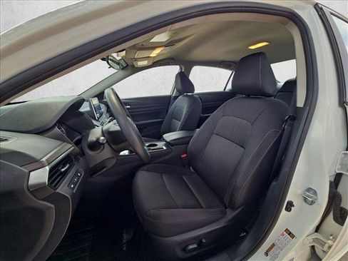 Used 2025 Nissan Altima 2.5 SV FWD image 14