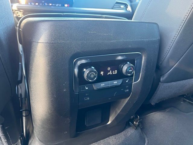 Used 2026 Chevrolet Suburban Premier AWD/4WD image 19