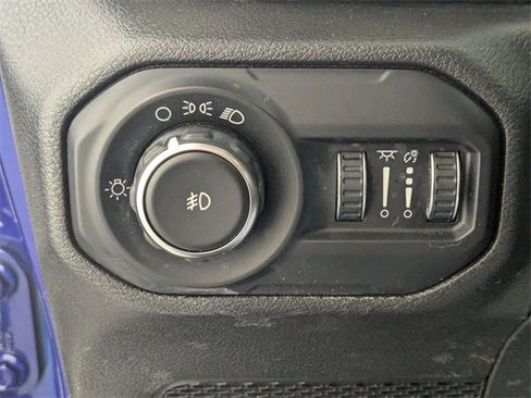 Used 2018 Jeep Wrangler Unlimited Sport image 12