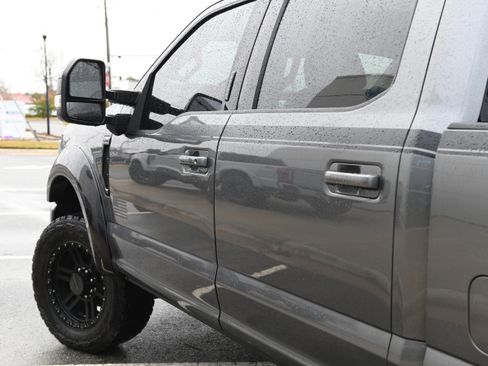 Used 2022 Ford F250 Lariat w/ Black Appearance Package image 19