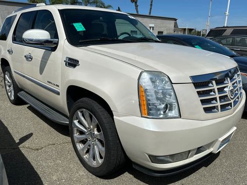 Used 2011 Cadillac Escalade 2WD image 3