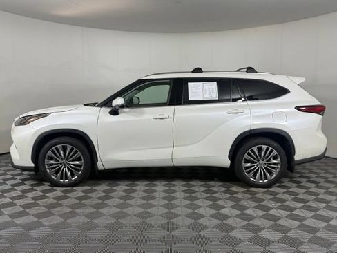 Used 2021 Toyota Highlander Platinum AWD/4WD image 3