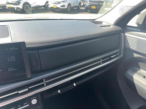 Used 2025 Hyundai Santa Fe SEL image 18
