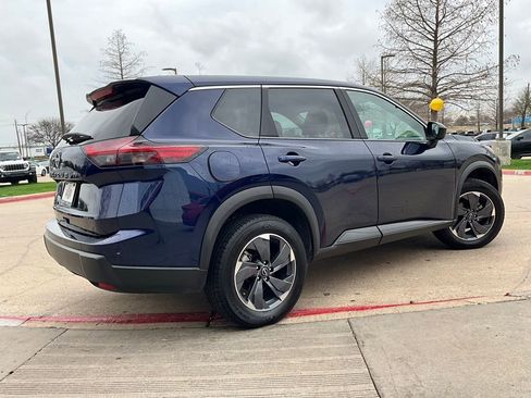 Used 2025 Nissan Rogue SV image 6