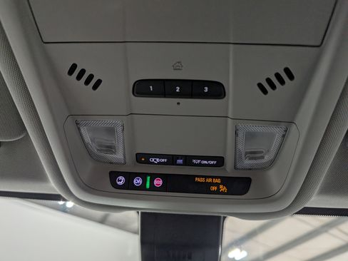 Used 2022 GMC Terrain SLT w/ Tech Package image 26