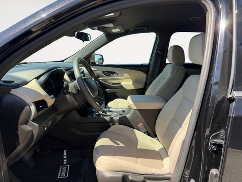 Used 2022 Chevrolet Traverse LS FWD image 10