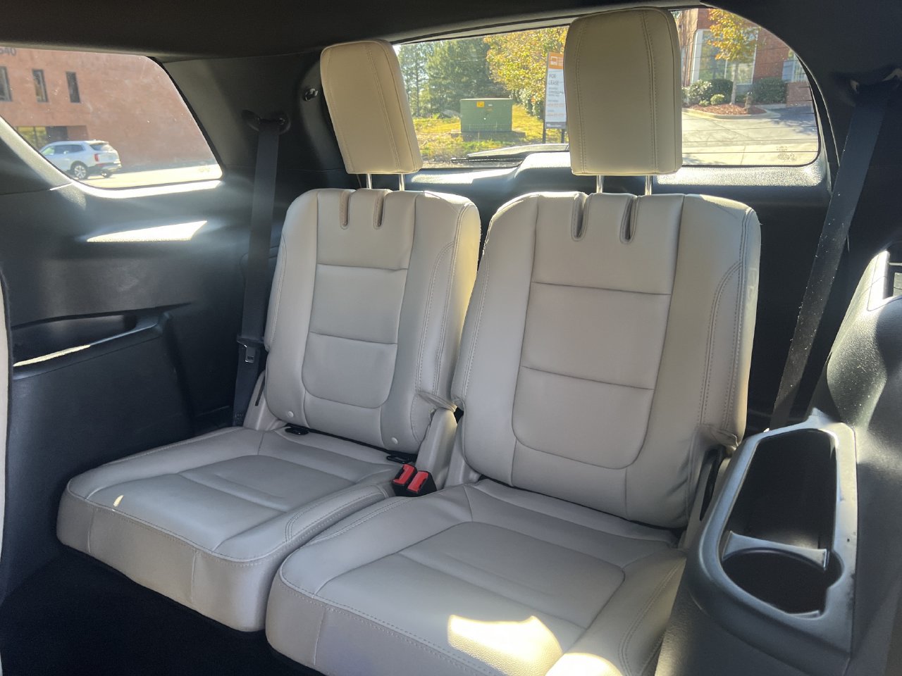 Used 2018 Ford Explorer XLT w/ Equipment Group 202A AWD/4WD image 22