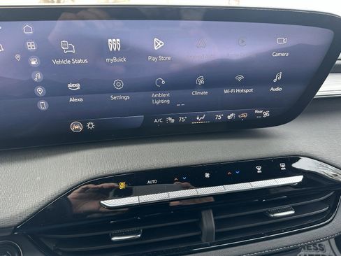 Used 2025 Buick Enclave Preferred image 13