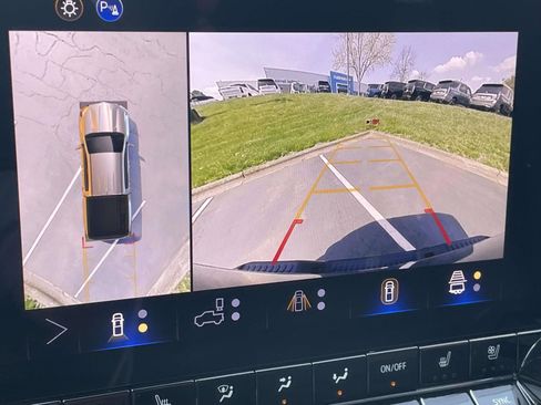 Used 2025 Chevrolet Colorado Z71 w/ Technology Package image 33