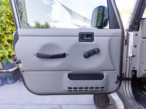 Used 2003 Jeep Wrangler Sahara image 11