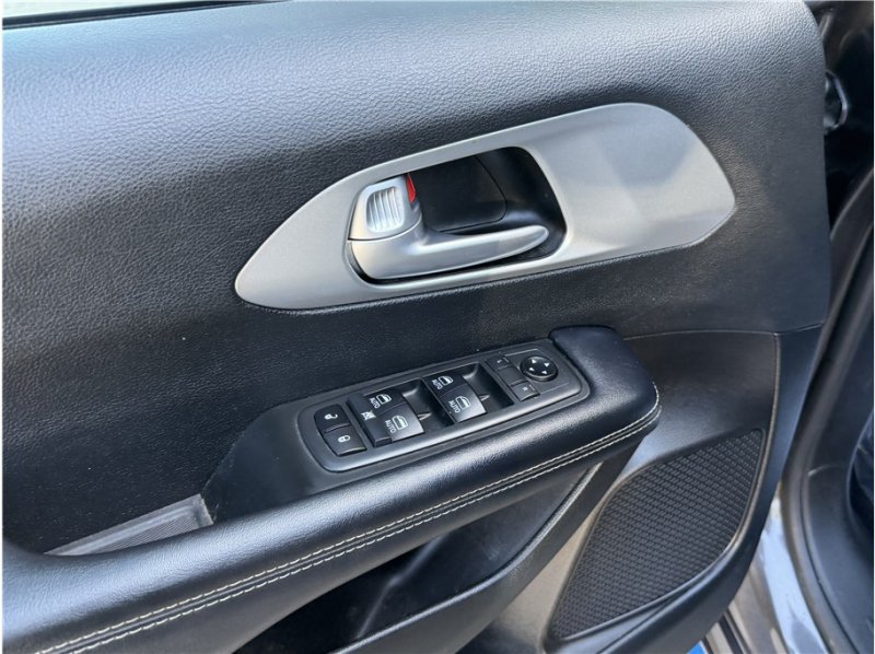 Used 2019 Chrysler Pacifica Touring-L Plus w/ Advanced Safetytec Group FWD image 16