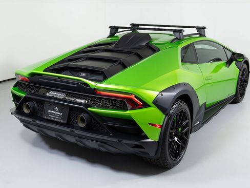 Used 2024 Lamborghini Huracan Sterrato image 2