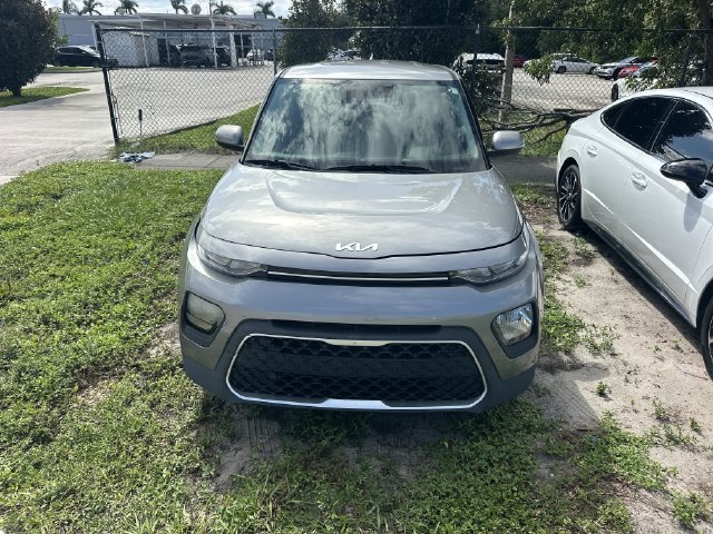 Certified 2022 Kia Soul LX w/ Technology Package FWD image 2