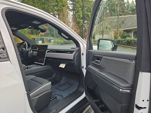 New 2026 GMC Sierra EV Elevation image 12