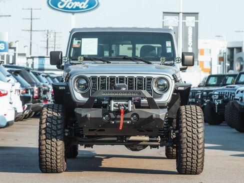 Used 2020 Jeep Gladiator Sport w/ Quick Order Package 24S image 3