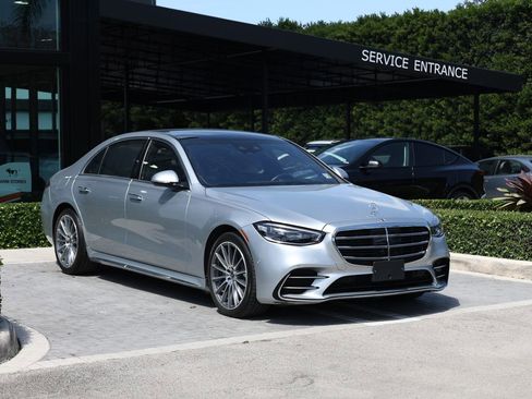 Used 2023 Mercedes-Benz S 500 4MATIC w/ AMG Line image 2