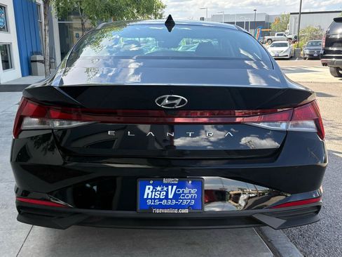Used 2023 Hyundai Elantra SEL FWD image 6