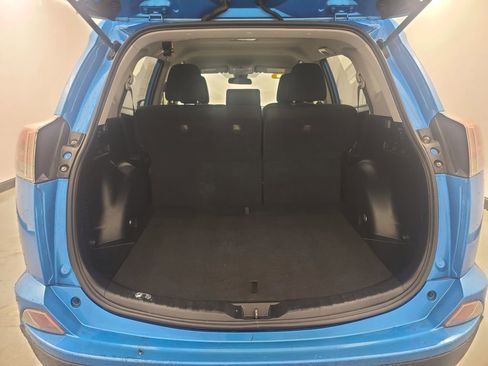 Used 2018 Toyota RAV4 LE image 19