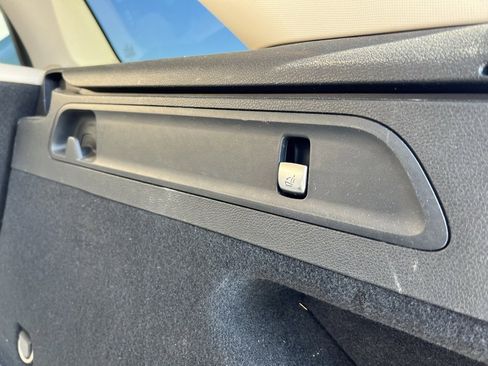 Used 2022 Mercedes-Benz GLC 300 4MATIC image 29