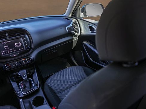 Used 2022 Kia Soul LX image 25