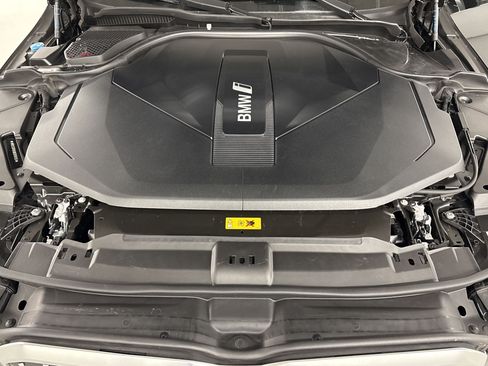 Used 2024 BMW i5 eDrive40i w/ M Sport Package RWD image 32