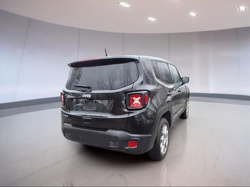 Used 2023 Jeep Renegade Latitude image 4