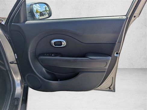 Used 2018 Kia Soul FWD image 24