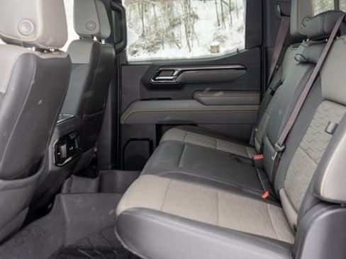 Used 2022 Chevrolet Silverado 1500 ZR2 image 11