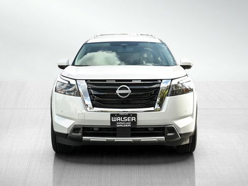 New 2025 Nissan Pathfinder SL image 2