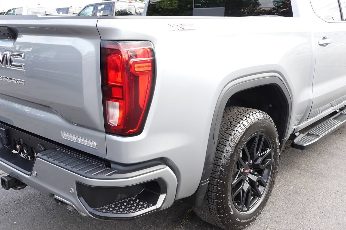 Used 2024 GMC Sierra 1500 Elevation w/ Elevation Premium Package AWD/4WD image 11