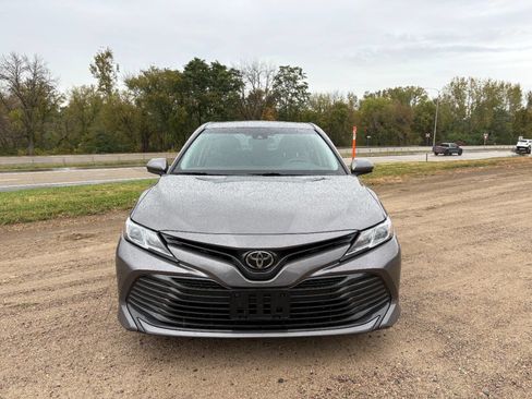 Used 2018 Toyota Camry LE image 4