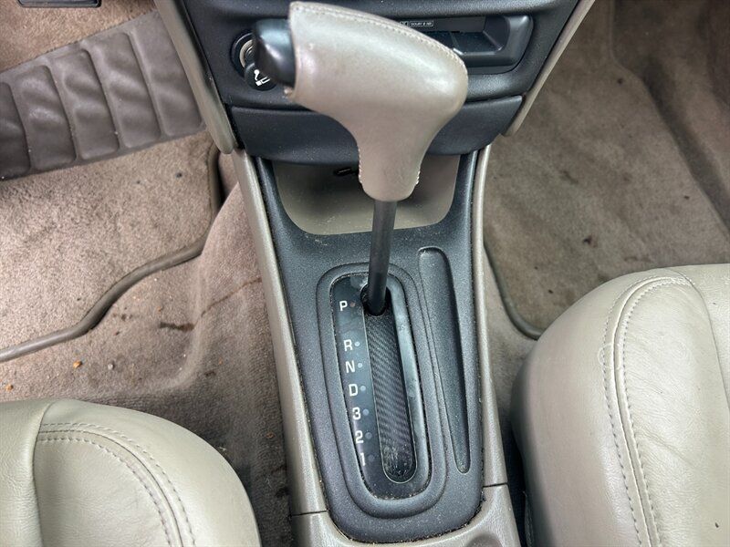 Used 2000 Chevrolet Malibu LS w/ Preferred Equipment Group 1 FWD image 14