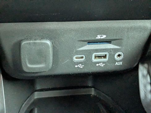 Used 2021 Chevrolet TrailBlazer RS w/ Technology Package image 26