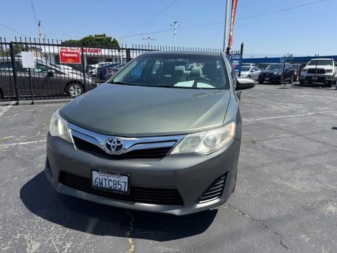 Used 2012 Toyota Camry LE FWD image 2