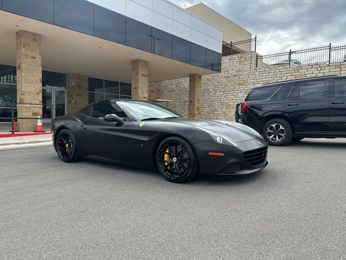 Used 2015 Ferrari California T image 1