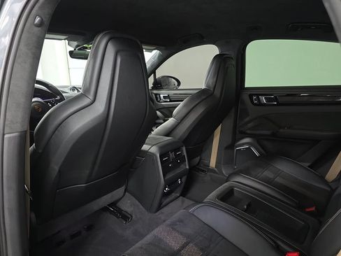 Certified 2023 Porsche Cayenne Turbo GT AWD/4WD image 27