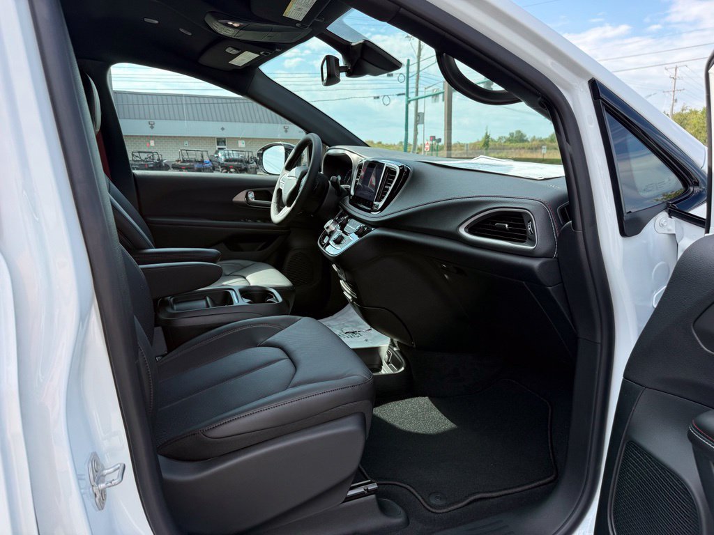 New 2027 Chrysler Pacifica Select FWD image 25