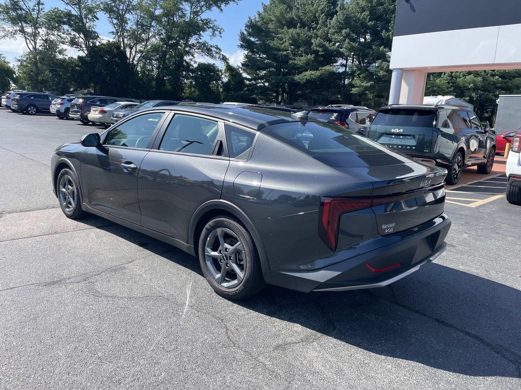 Used 2025 Kia K4 FWD image 3