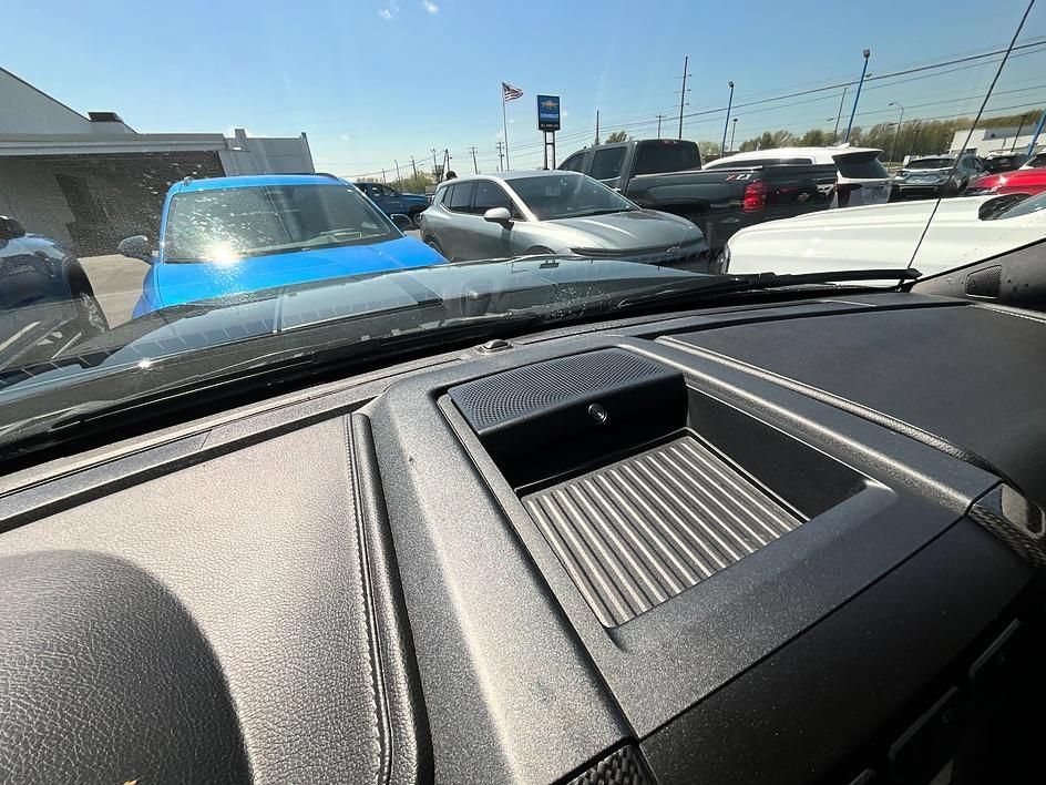 Used 2019 Ford F150 Lariat w/ Equipment Group 502A Luxury AWD/4WD image 23
