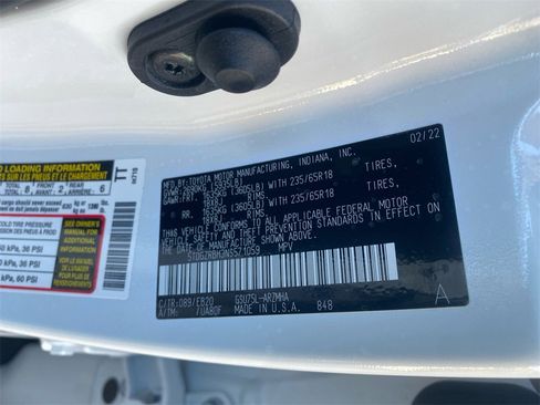 Used 2022 Toyota Highlander XLE image 28