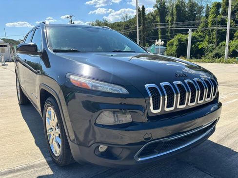Used 2017 Jeep Cherokee Limited image 3