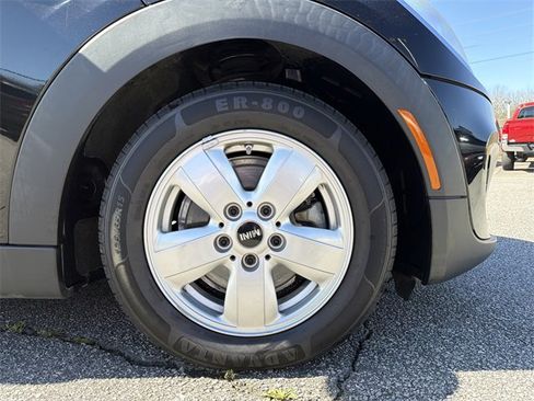 Used 2017 MINI Cooper 4-Door Hardtop image 12